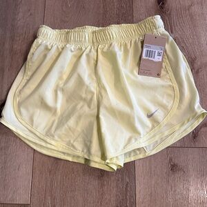 Nike Women's Light Neon Yellow Athletic Shorts XS 💛
